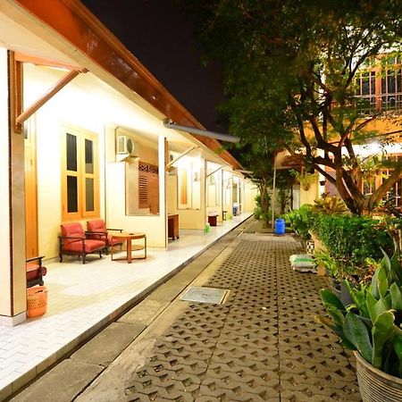 Hotel Paviljoen Surabaya Buitenkant foto