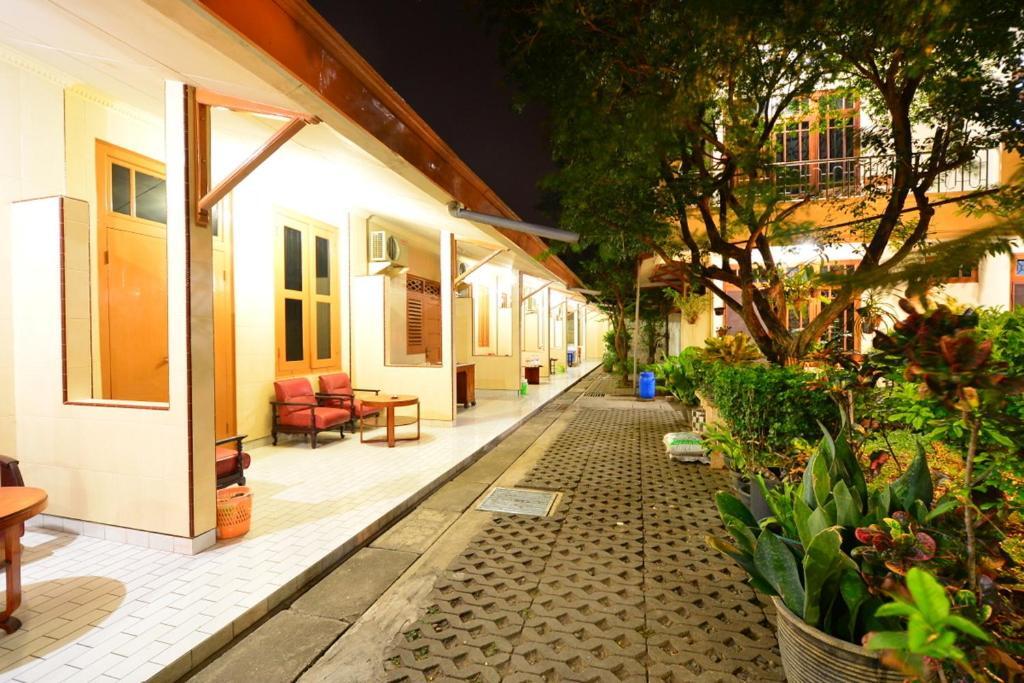 Hotel Paviljoen Surabaya Buitenkant foto